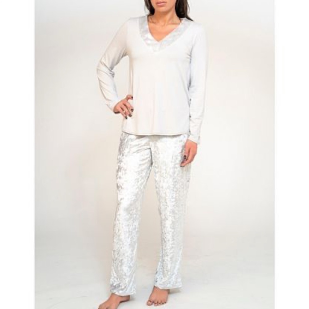 TAHARI 2 piece pajama set